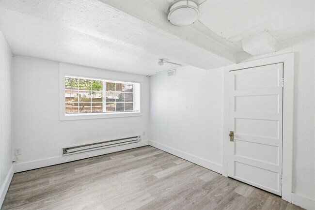 Building Photo - 419 Edwards St