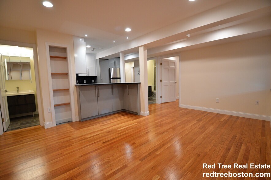 Building Photo - 1815 Beacon St