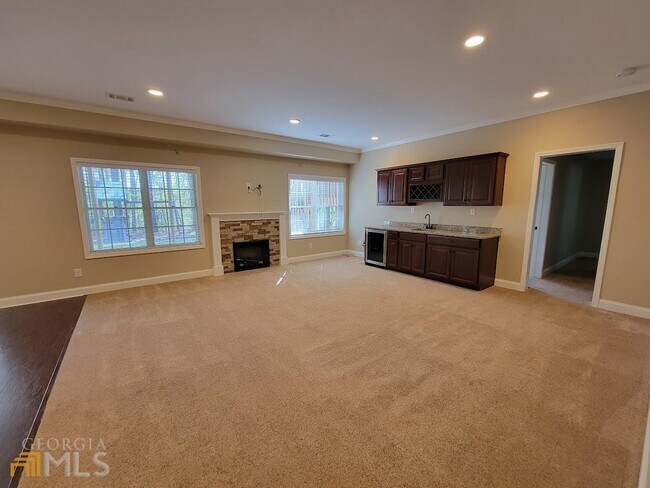 Building Photo - 125 Farmington Dr