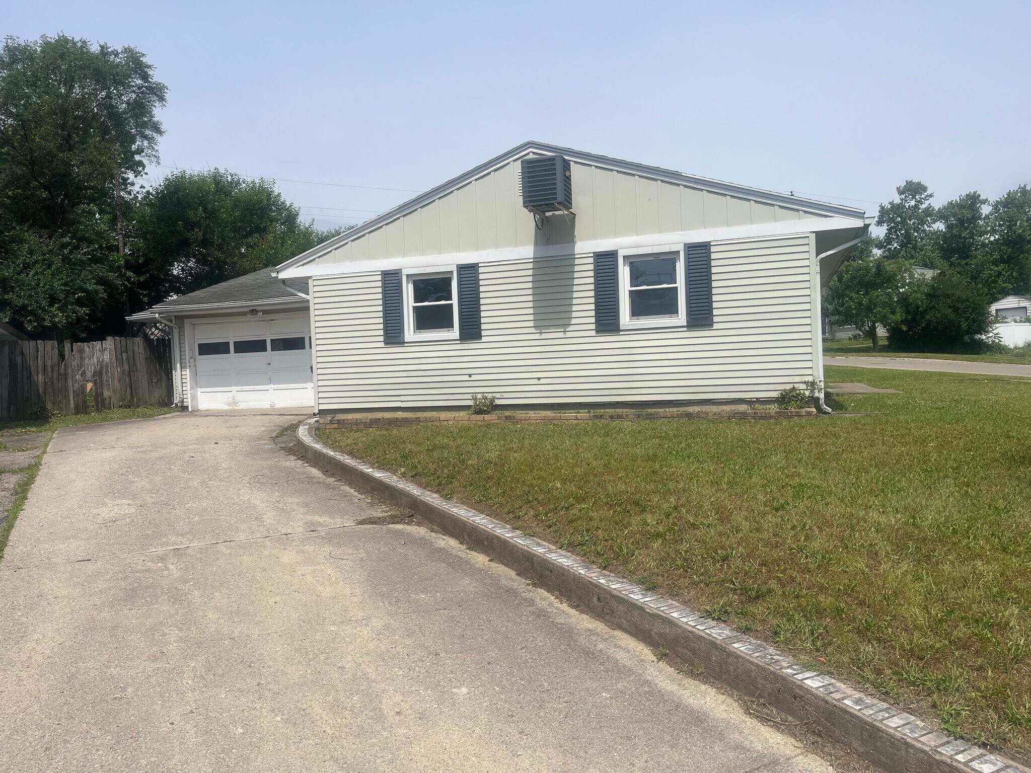 Building Photo - 4217 Old Riverside Dr