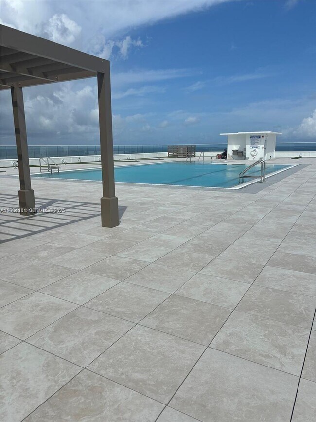 Building Photo - 4020 Galt Ocean Dr