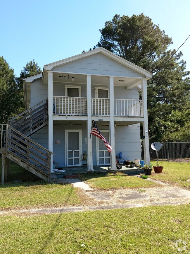 Building Photo - SECOND FLOOR, ONE BEDROOM