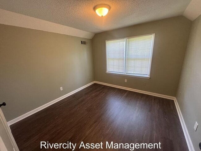 Building Photo - 4942 Foxhall Dr