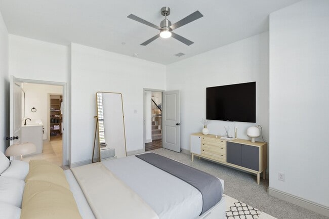 Building Photo - 7135 Buchanan Dr