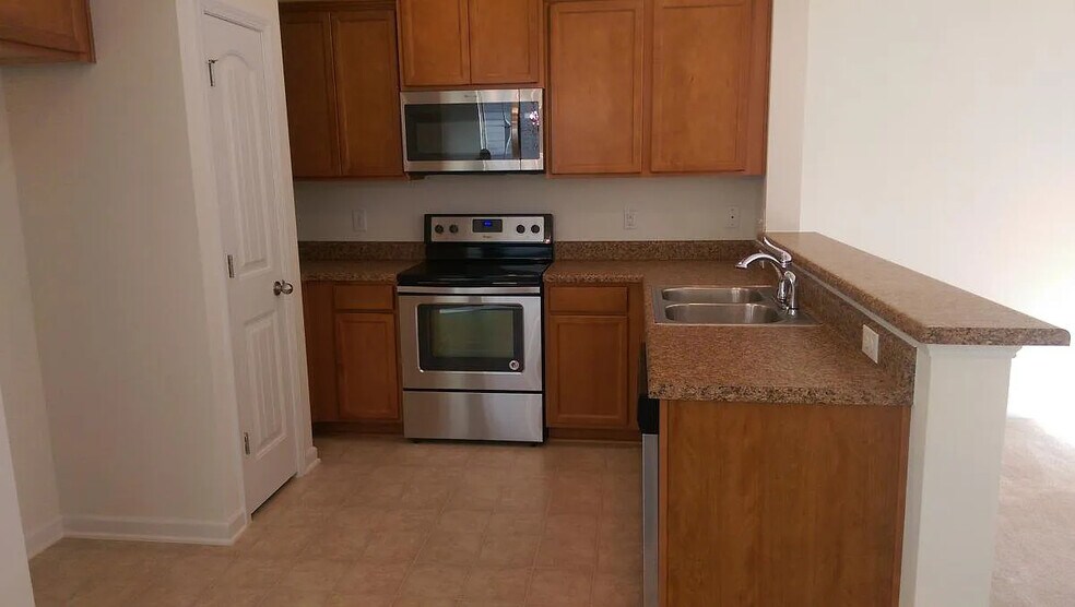 Building Photo - Room in Townhome on Maypearl Ln