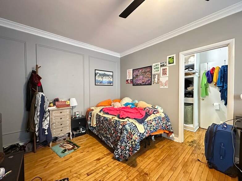 Building Photo - 5516 N Kenmore Ave