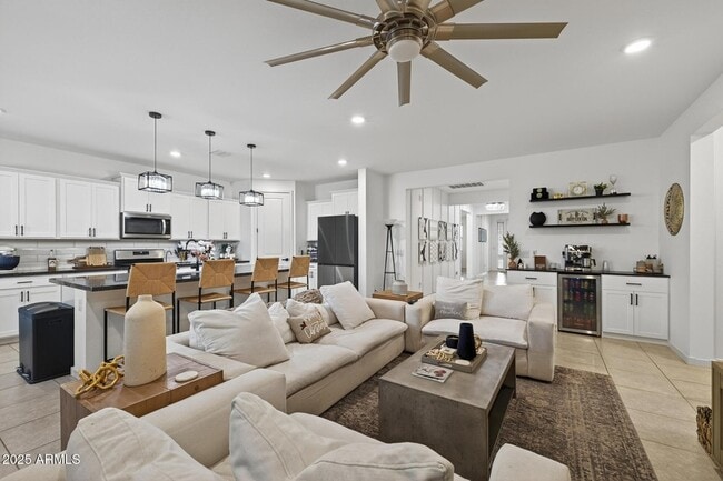 Building Photo - 36810 N Camarillo Dr