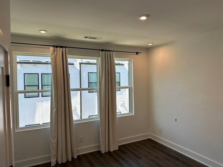 Building Photo - 1253 Wright Ln SE