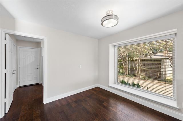 Building Photo - 207 Fresh Meadow Dr