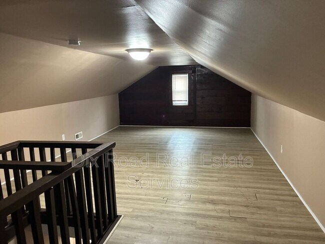 Building Photo - 109 N Decker Ave