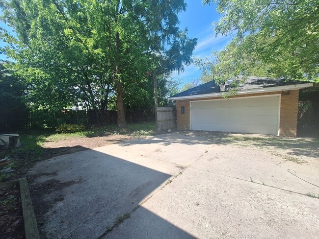 Building Photo - Come see your next home!!  3 bed, 2 bath i...
