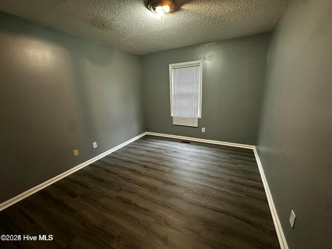 Building Photo - 2152 Flagstone Ct
