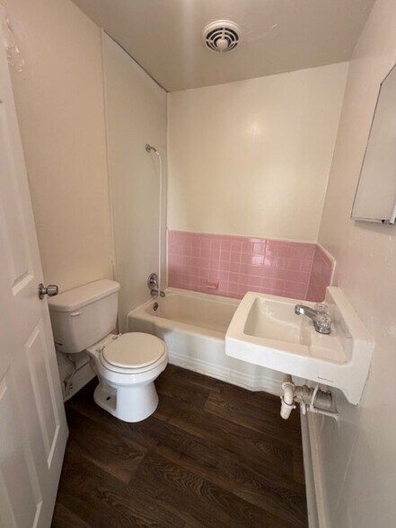 Building Photo - 810 Richland St