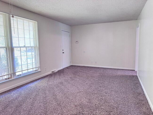 Building Photo - Must see!! 3BD/3BA Fully Finished Basement and Corner Lot!!