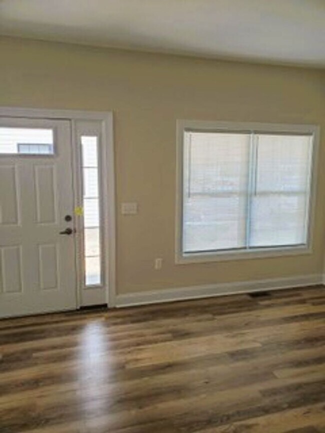 Building Photo - 2656 Greenport Dr