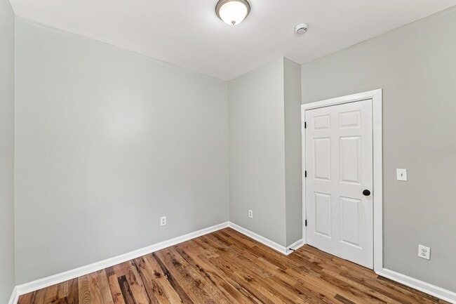 Building Photo - 422 Woodside Ave