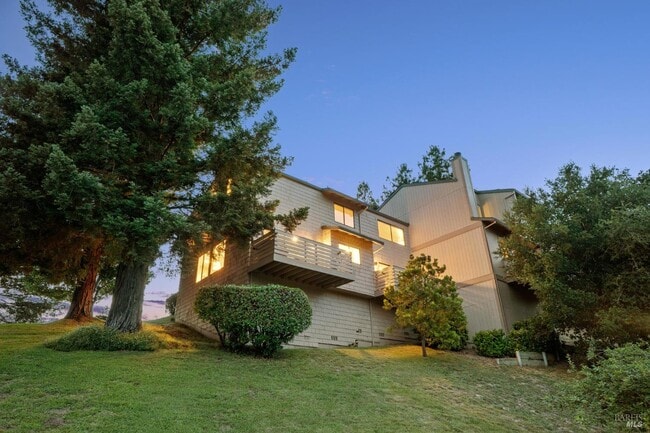 Building Photo - 2 Columbine Ln