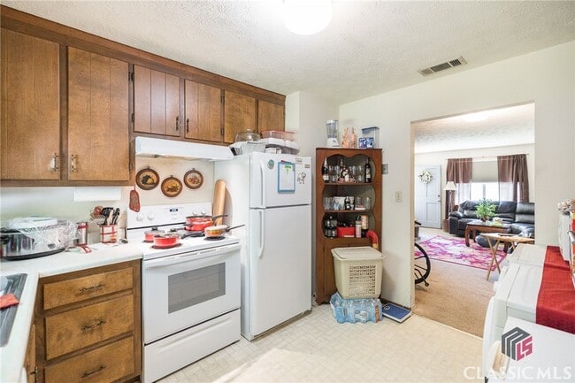 Building Photo - 1170 White Oak Dr