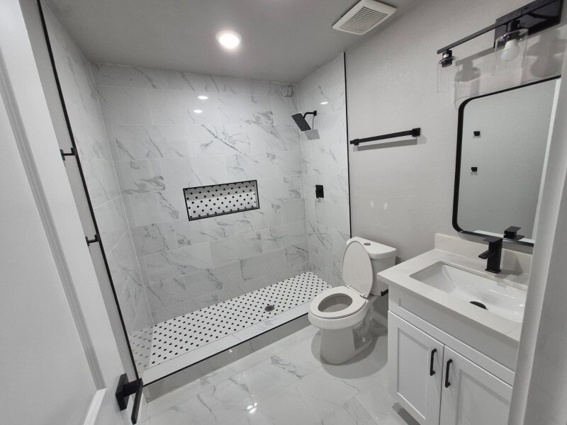 Building Photo - 2209 Gano St