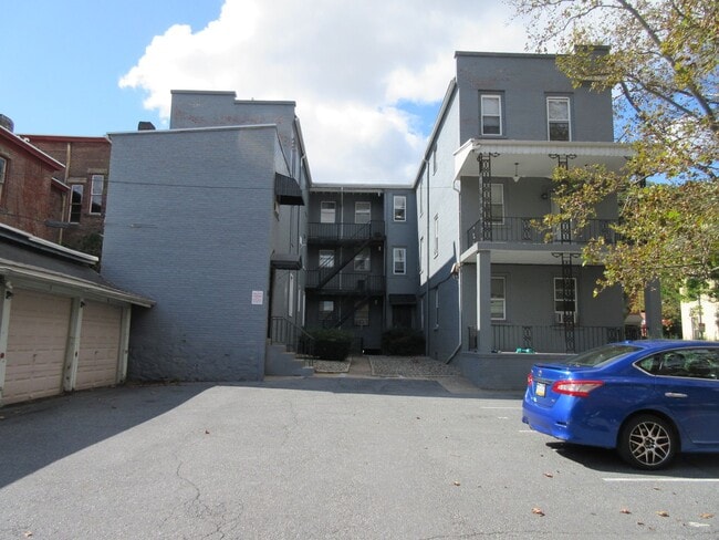 Building Photo - Fourth and Spring
