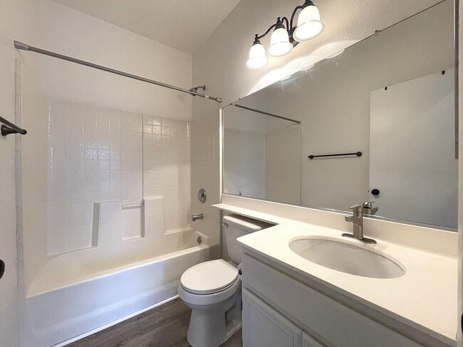 Building Photo - Remodeled Scripps Ranch Condo