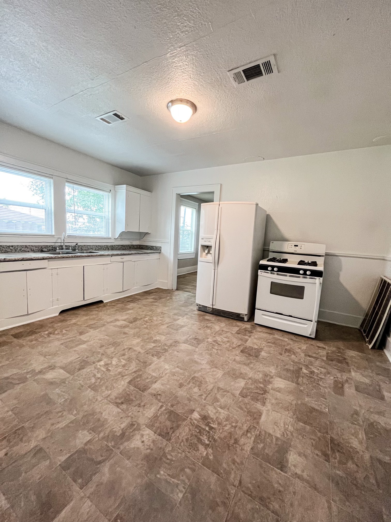 Kitchen - 2665 Larkspur Ave