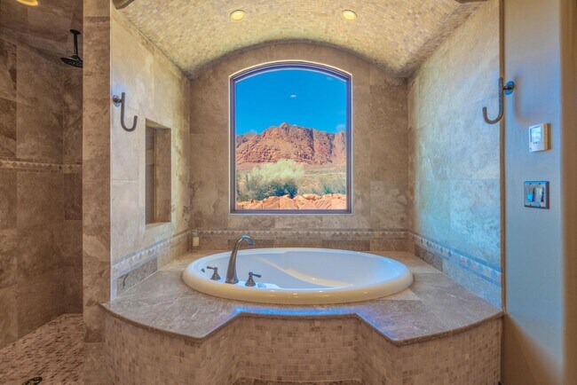 Building Photo - Exquisite Custom Home in Prestigious Commu...