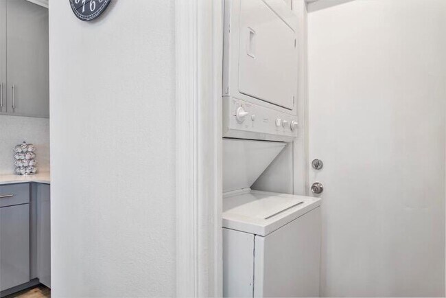 Building Photo - 113 Phippen Waiters Rd