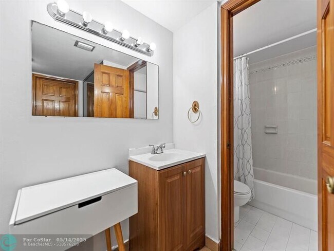 Building Photo - 310 Fontainebleau Blvd