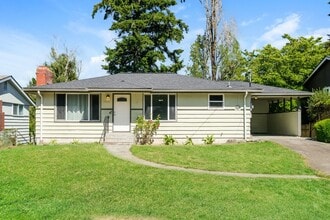 Building Photo - Comfort and Convenience Meet in This Burien Gem