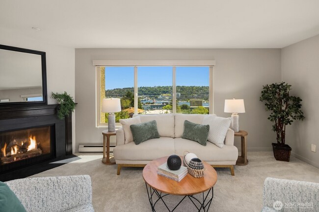 Building Photo - Top Floor Queen Anne Unit! (Beautiful views & 3 Parking Spaces)