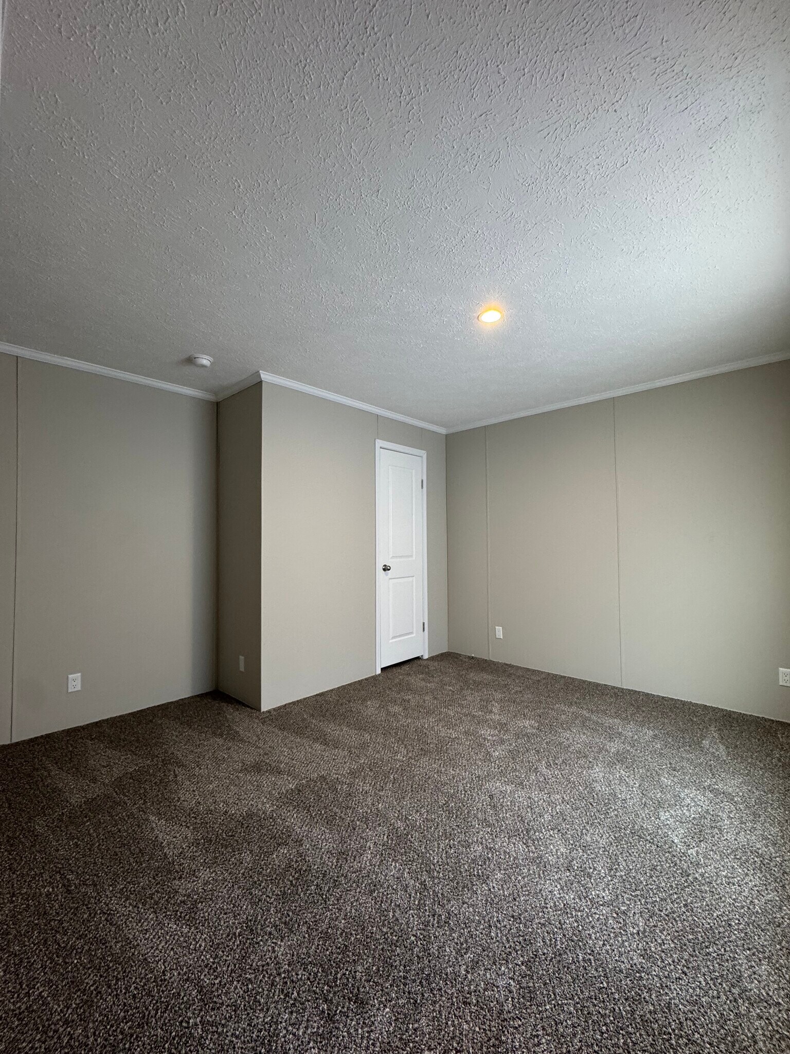 Building Photo - 2340 Maple Dr