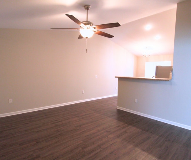 Building Photo - Coming Soon! 3 Bedroom Duplex with Garage!