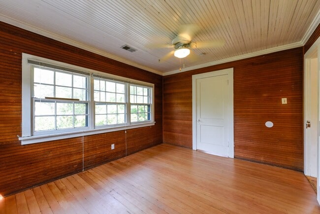 Building Photo - 1537 9th St