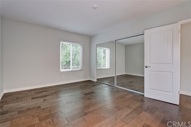 Building Photo - 323 S Broadway