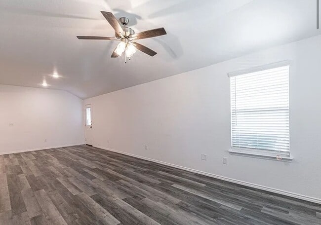 Building Photo - AVAILABLE SOON! (SECTION 8 ACCEPTED)