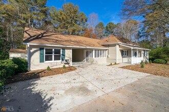 Building Photo - 608 McPherson St