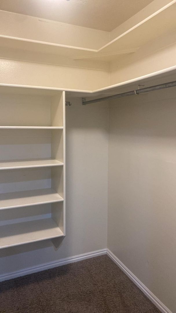 Building Photo - One Bedroom near Utah Valley Hospital, Provo Recreation Center, and BYU!