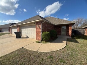 Building Photo - Great duplex for rent in Moore!