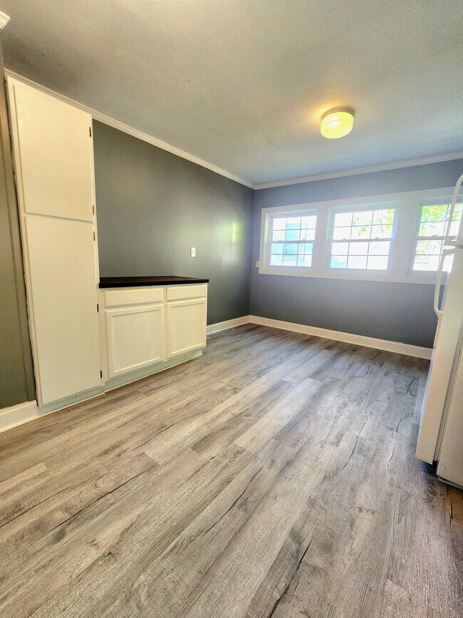 dining room/pantry - 321 Stonewall Ave S
