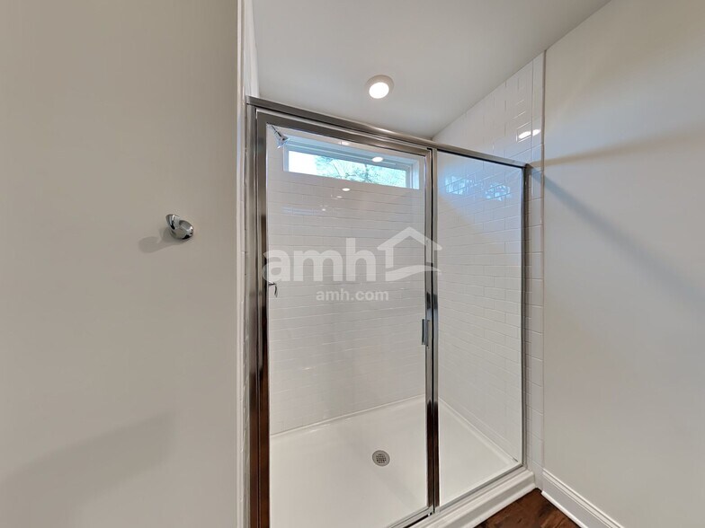 Building Photo - 1802 Windsor Park Ave