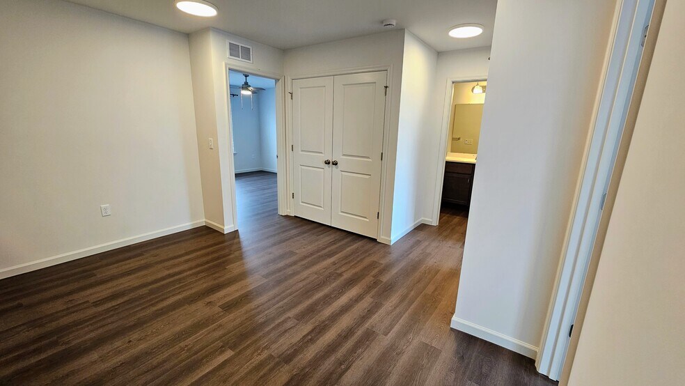 Building Photo - 61 N Conifer Dr