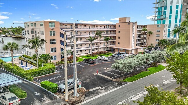 Building Photo - 401 N Riverside Dr