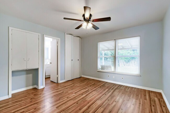 Building Photo - 8106 Windlake Dr