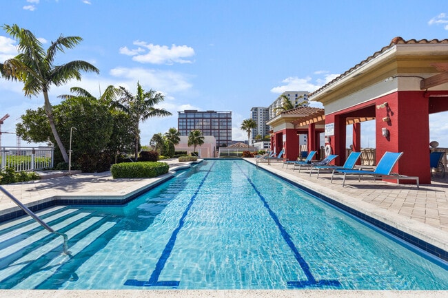 Building Photo - 410 Evernia St