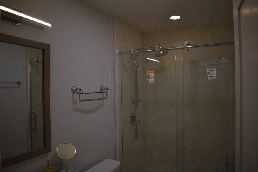 Building Photo - 6587 Rolling Hills Dr