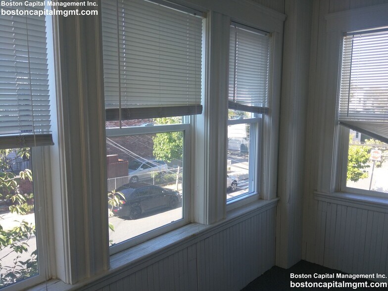 Building Photo - 55 Moreland St