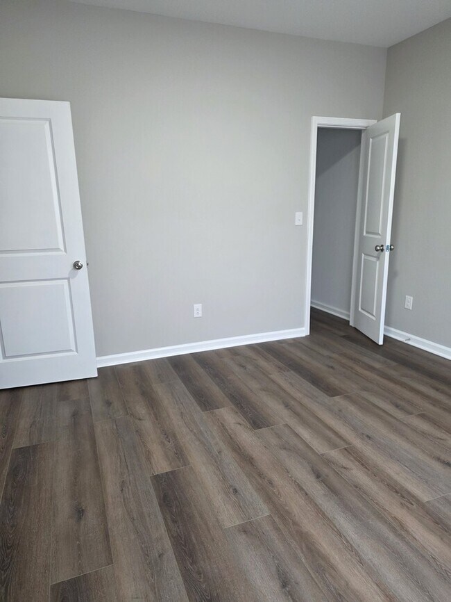 Building Photo - Welcome to your Gem Home!