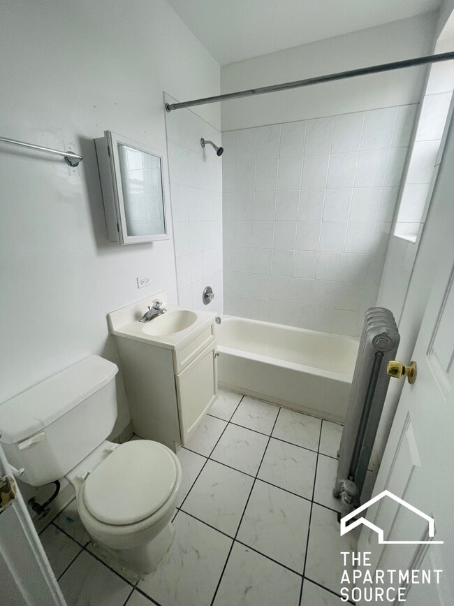 Building Photo - 5011 W Cermak Rd