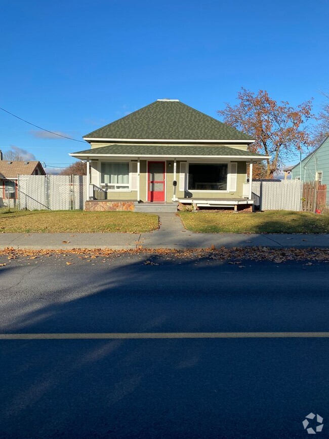 Building Photo - Cozy 2-bedroom, 1 bathroom in The Dalles –...